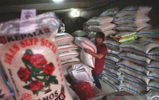 Caption Pedagang beras di Pasar Induk Cipinang.(ist)