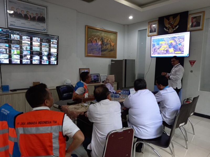 PERSIAPAN MUDIK: Ombudsman Provinis Banten saat mengecek kesiapan Pelindo menyabut arus mudik 2024.