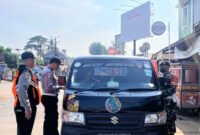 PENERTIBAN: Dinas Perhubungan Kabupaten Tangerang melakukan penertiban terhadap kendaraan pengangkut barang.