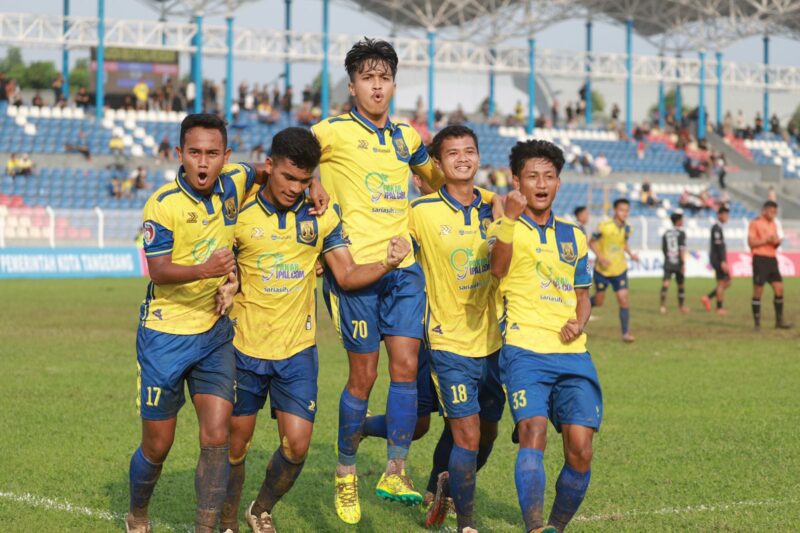 
LOLOS: Pemain Persikota merayakan kemenangan dan lolos ke babak 16 besar Liga 3 Nasional.

