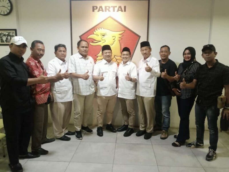 KUNJUNGI GERINDRA: Bakal calon walikota Tangerang, Helmy Halim saat berkunjung ke Kantor DPD Gerindra Kota Tangerang, Rabu (15/5/2024).