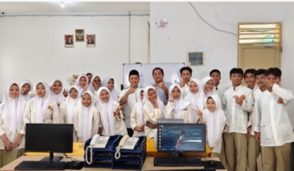Foto bersama seusai pelatihan enterpreunership di SMK Islam Wijaya Kusuma Jakarta Selatan.