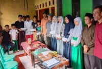 BEASISWA: Aliansi Peduli Lindungi gandeng PT Non Ferindo utama memberikan beasiswa kepada para siswa di RT 02/ 05, Desa Kadu Kecamatan Curug Kabupaten Tangerang.