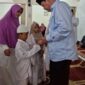 Moch. Maesyal Rasyid, memberikan santunan kepada anak yatim dan piatu, Minggu (28/07/2024). 