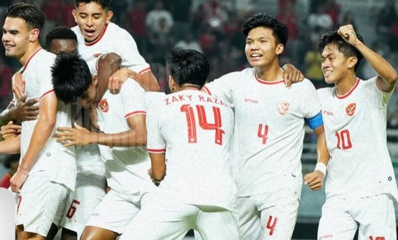 Timnas U-19 merayakan gol ke gawang Timor Leste.