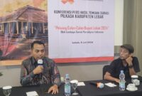 Direktur Paradigma Indonesia Zulfian Hanif (kiri) saat konferensi pers survei Pilkada Lebak 2024, belum lama ini.