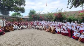 Mahasiswa Kelompok 74 KUKERTA, UIN SMH Banten selesaikan program kerja bidang pendidikan di SDN 01 Margawangi, Kecamatan Leuwidamar, Kabupaten Lebak, Senin (05/07/2024).